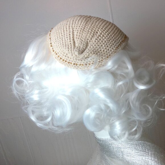 Vintage Hand-Crocheted Pillbox Fascinator Hat with golden beaded tussle - Picture 11 of 12